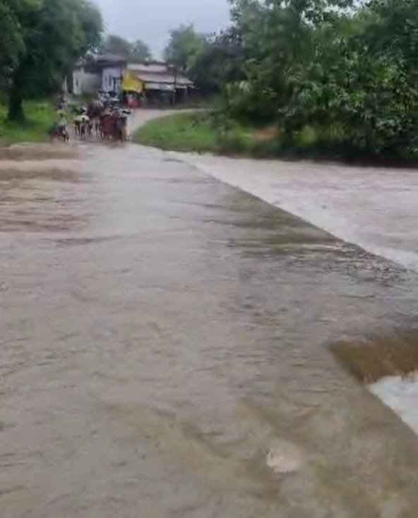 बया से गिरौदपुरी को जोड़ने वाली खरखड़ी नाला में आवाजाही पूर्ण रूप से बंद है- खूबचंद मिरी।