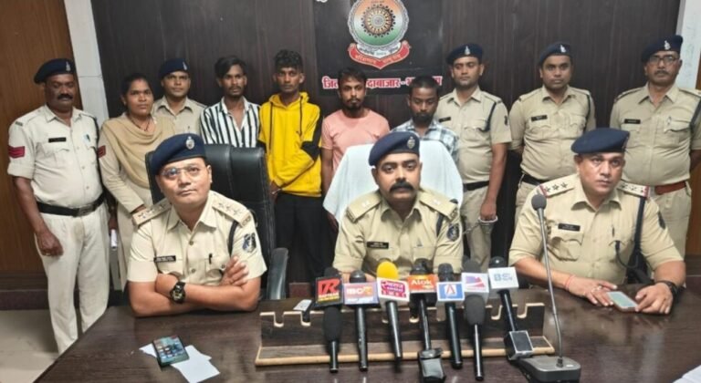 थाना लवन पुलिस द्वारा मोटरसाइकिल चोरी करने वाले शातिर चोर गिरोह का किया गया पर्दाफाश। पुलिस द्वारा मोटरसाइकिल चोर गिरोह के 04 सदस्यों को किया गया गिरफ्तार।